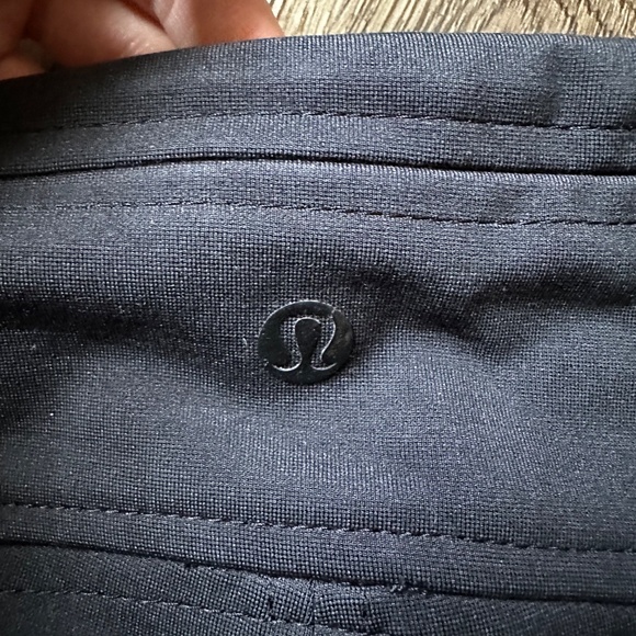 ~ Lululemon Wander Pant Black Sz 8 28" inseam~ - Picture 6 of 7